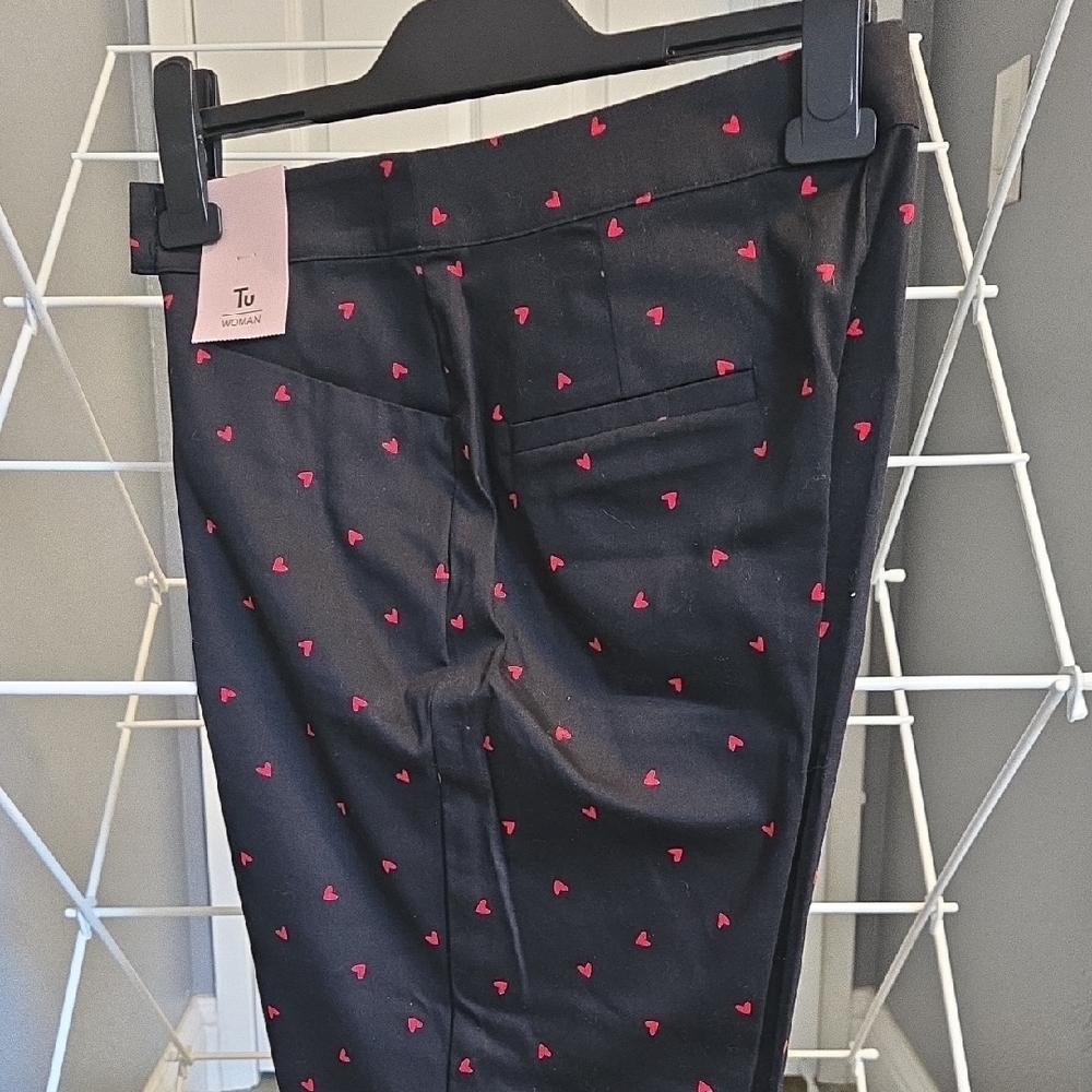 Womena Black Crop Pants with Red Heart Pattern.